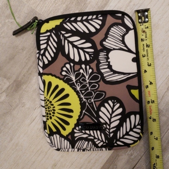 Vera Bradley Green & Black Floral Neoprene Tablet Case-NWOT - Picture 2 of 7